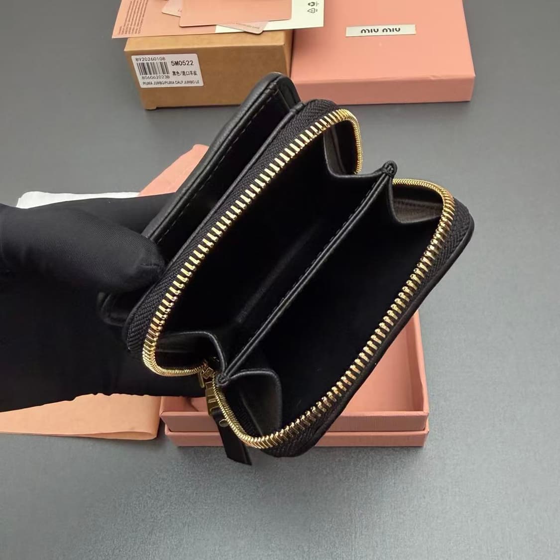 미우 미우 마테라쎄 나파 가죽 동전 지갑 블랙 상품이미지6