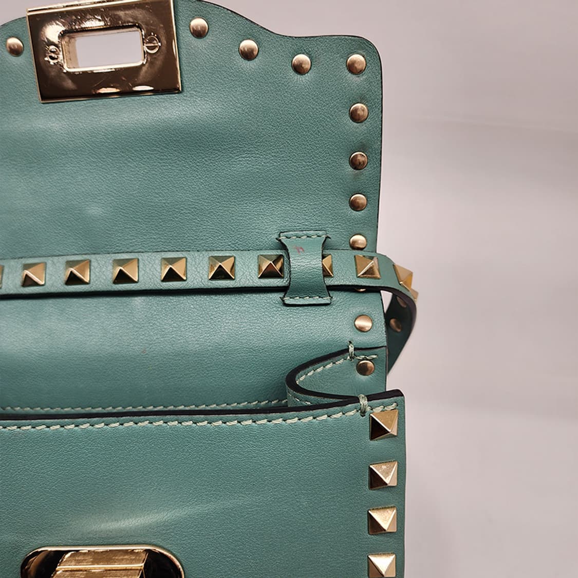 발렌티노 락스터드 미니 크로스바디백 민트 상품이미지8