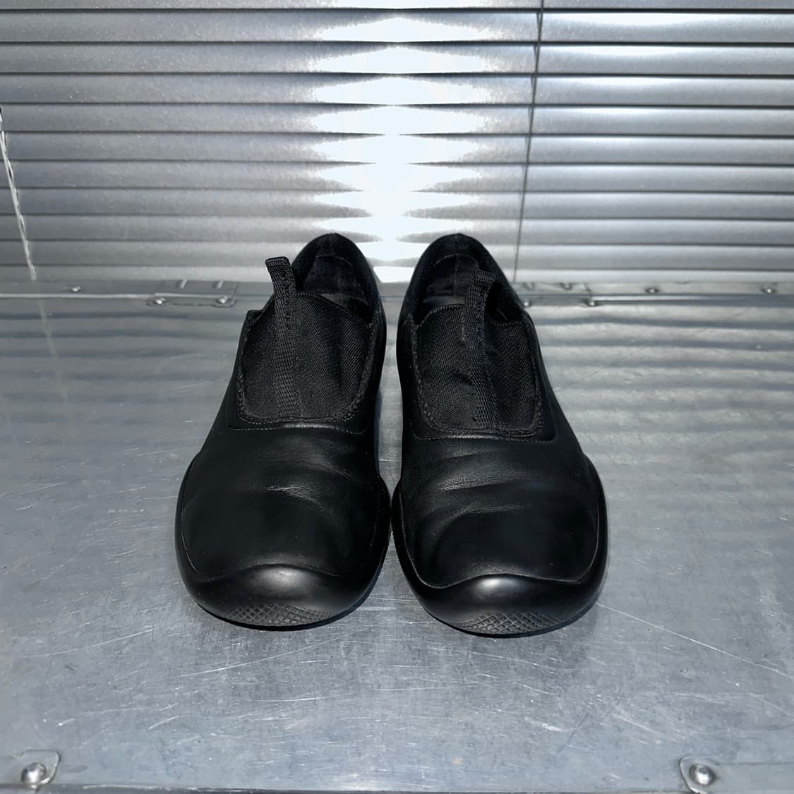 00s 블랙 가죽 프라다 스포츠 스니커즈 상품이미지3