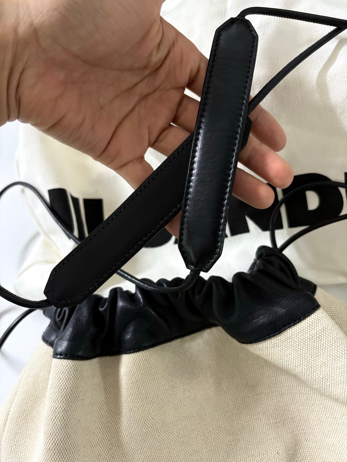 질샌더 드로우 스트링 캔버스 크로스바디 백 상품이미지6