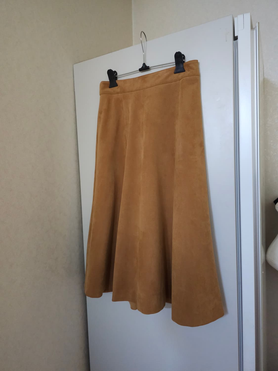 BCBG 스웨이드 A라인 롱 스커트 상품이미지1