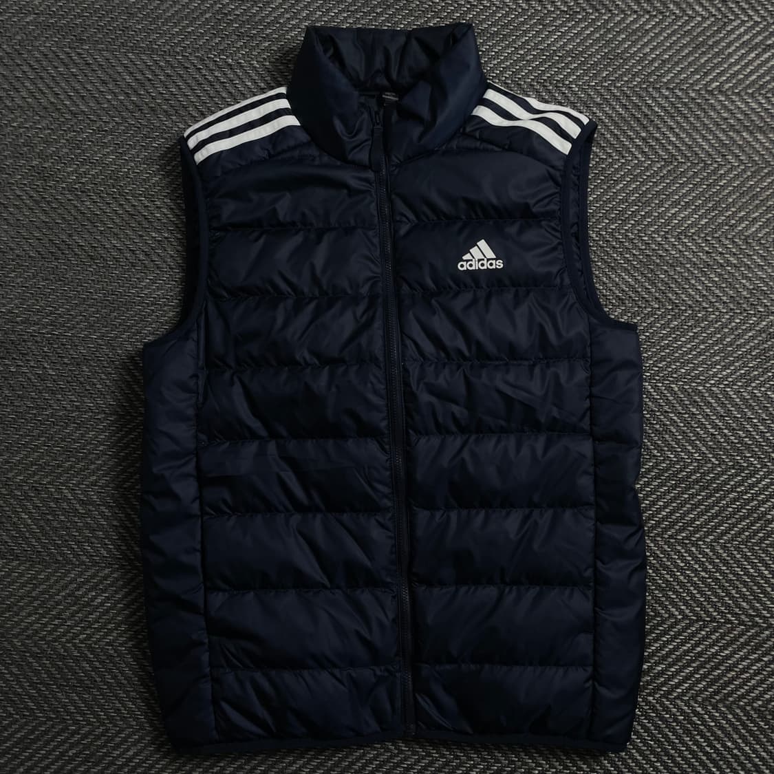 아디다스 에센셜 경량 다운 패딩 베스트 네이비y 4132 상품이미지2