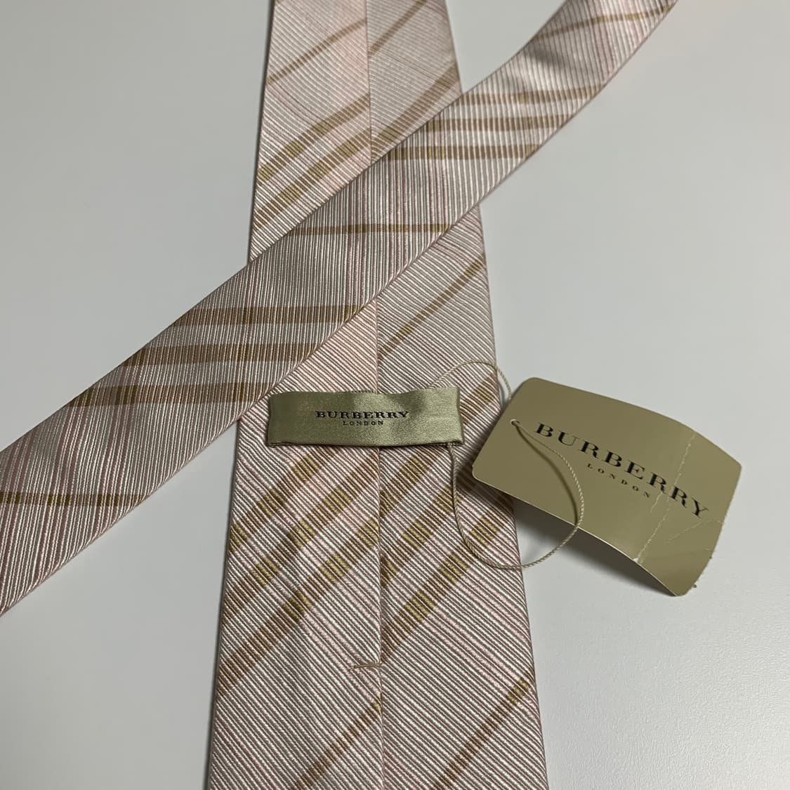 (미사용품) 택 달린 버버리(BURBERRY) 노바체크 신형 명품넥타이 상품이미지5