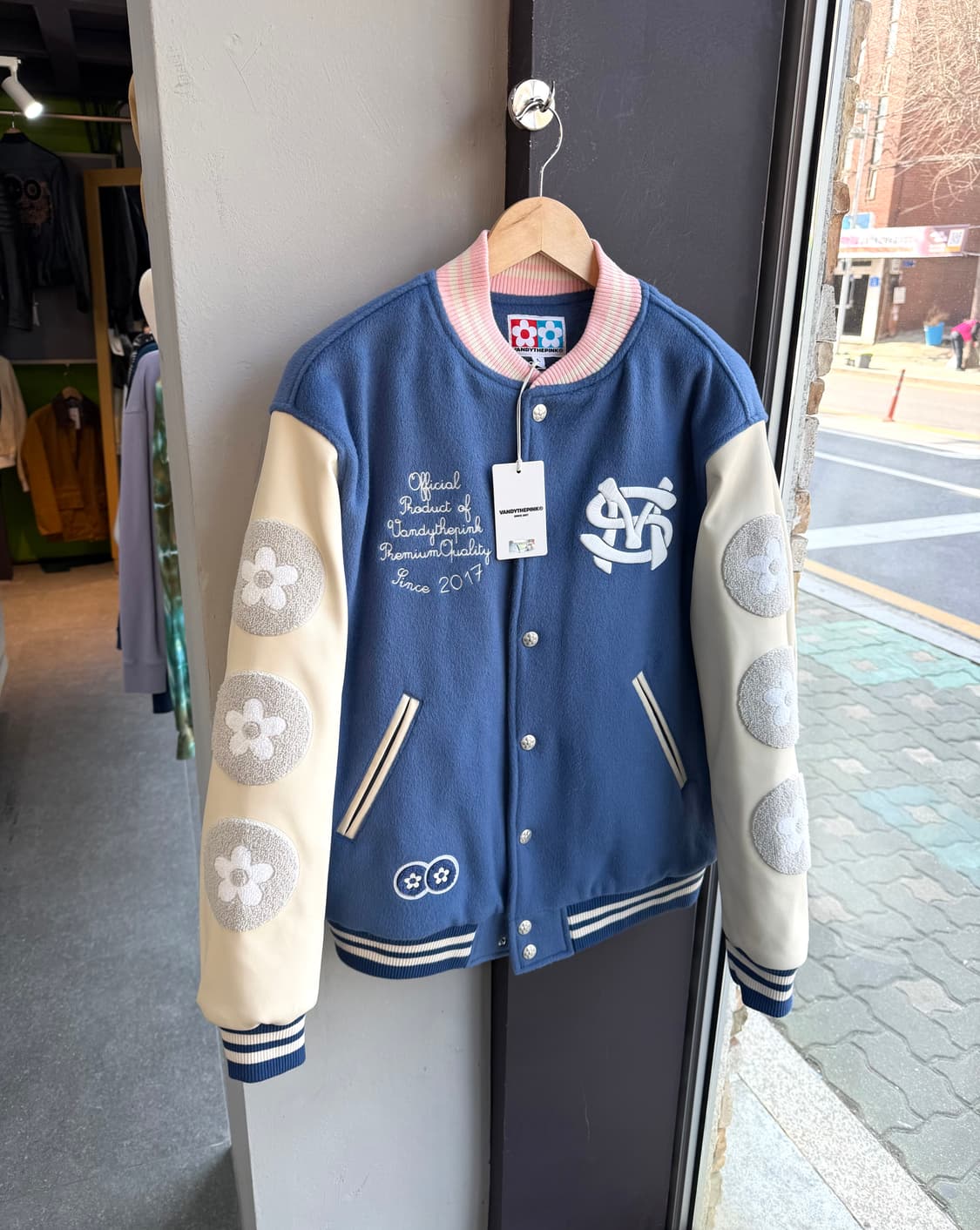 L/ 반디더핑크 x SM엔터 30주년 한정 바시티 자켓(새상품) 상품이미지3