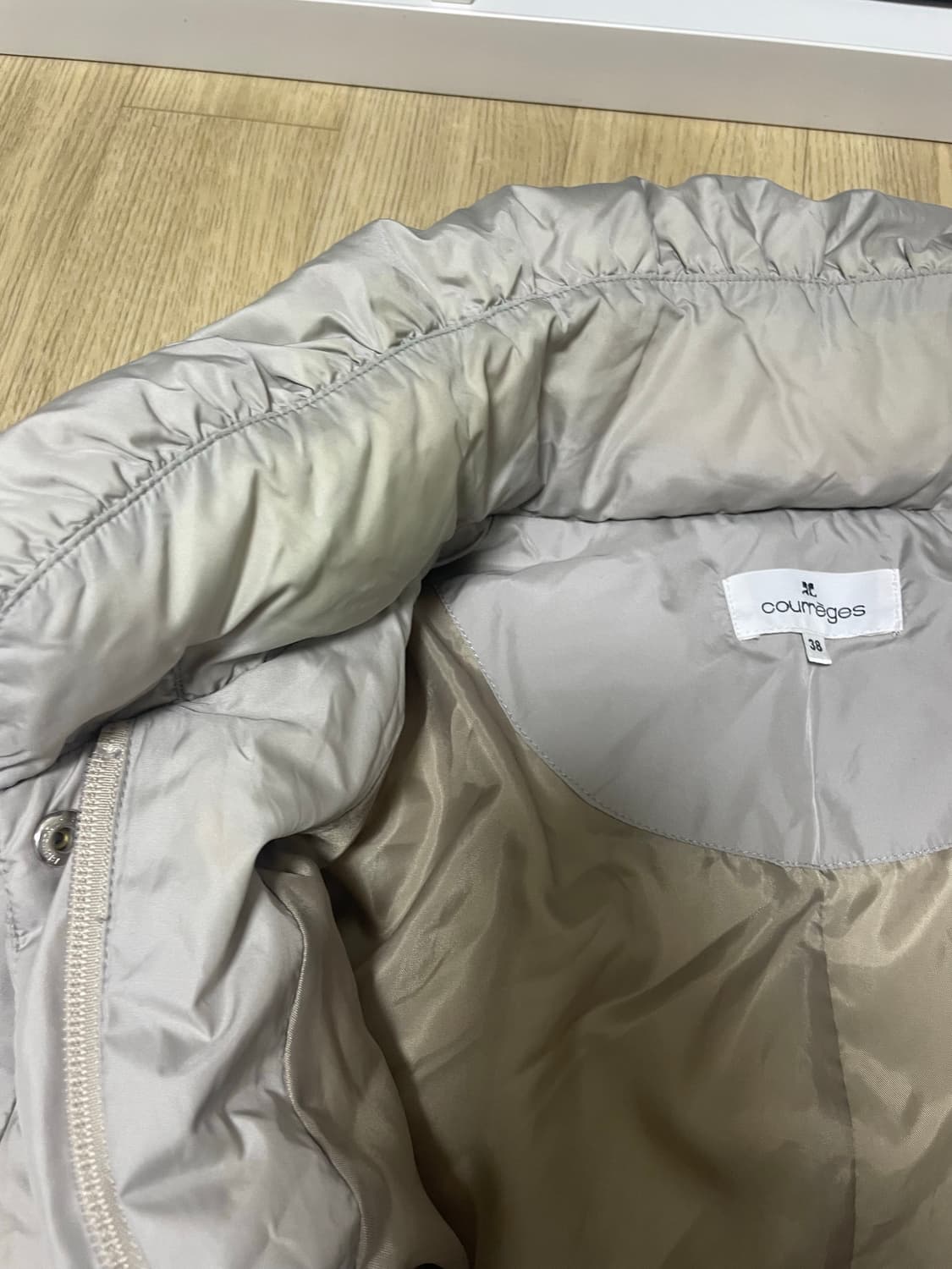 꾸레쥬 여성패딩 판매합니다. 상품이미지4
