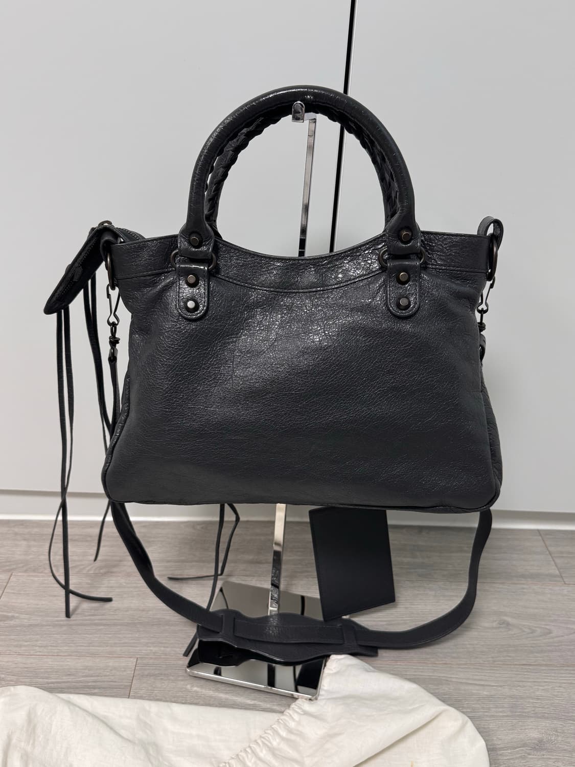 발렌시아가 모터백 퍼스트 다크그레이 s사이즈 상태 A+ 상품이미지8