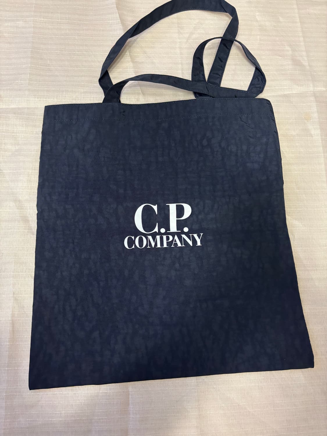Cp컴퍼니 서울 로고 에코백 상품이미지2
