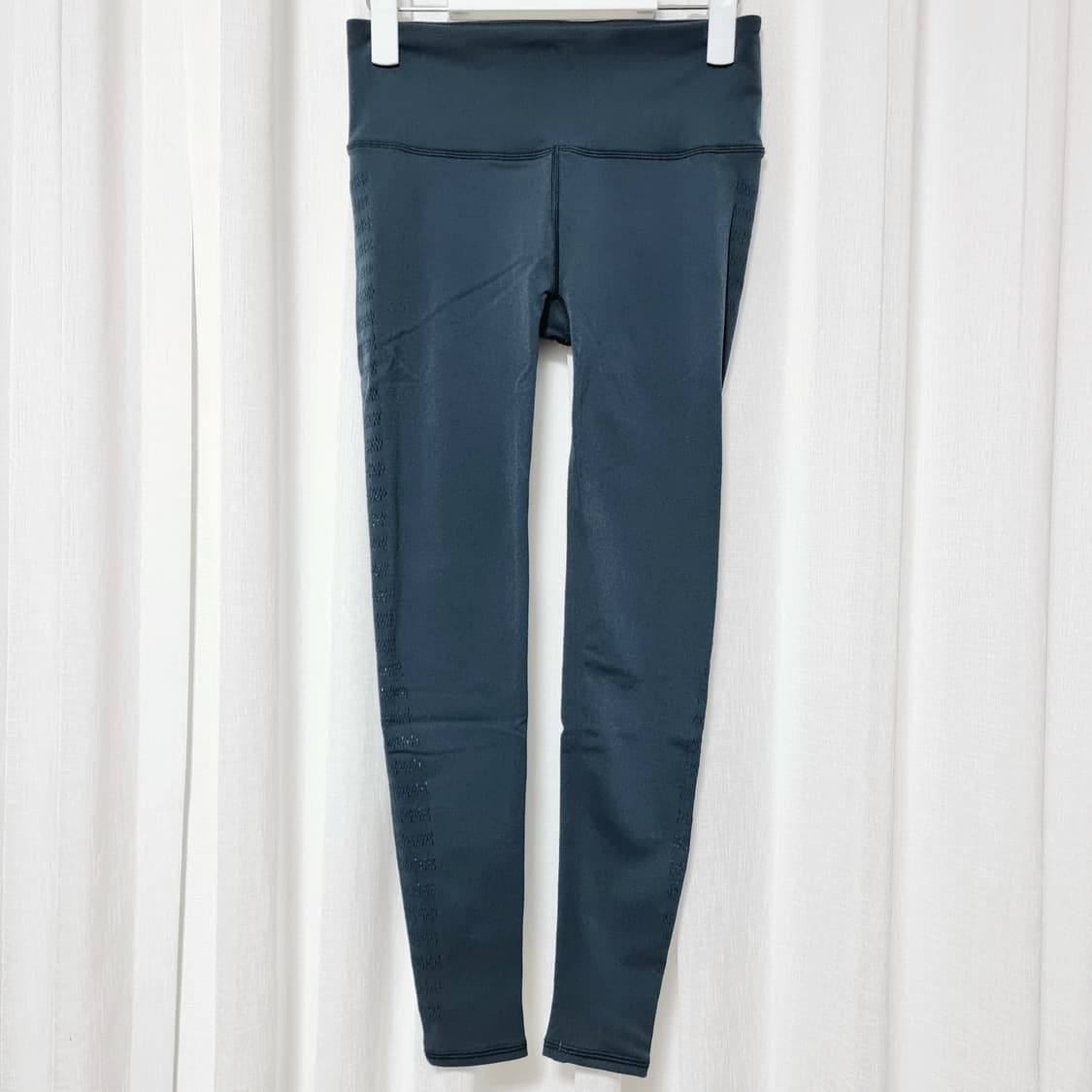 룰루레몬 사이드 펀칭 시스루 디자인 레깅스 (8 사이즈) 상태최상/1회착 상품이미지2