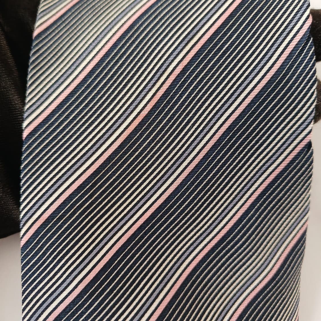 던힐 실크 네이비 스트라이프 넥타이 9cm A+등급 A19533
 상품이미지8