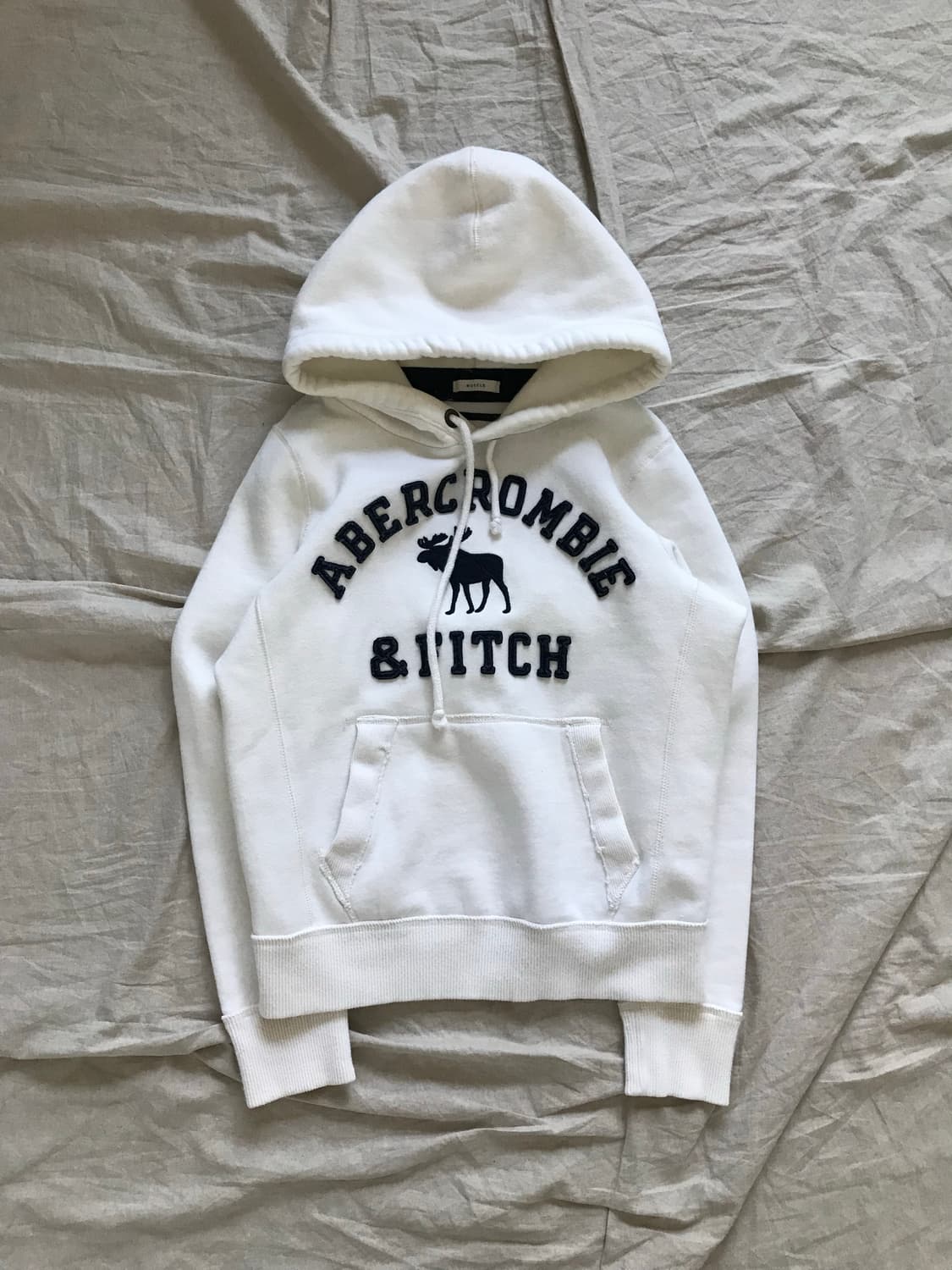 아베크롬비 중앙 자수 로고 화이트 후드티 상품이미지5