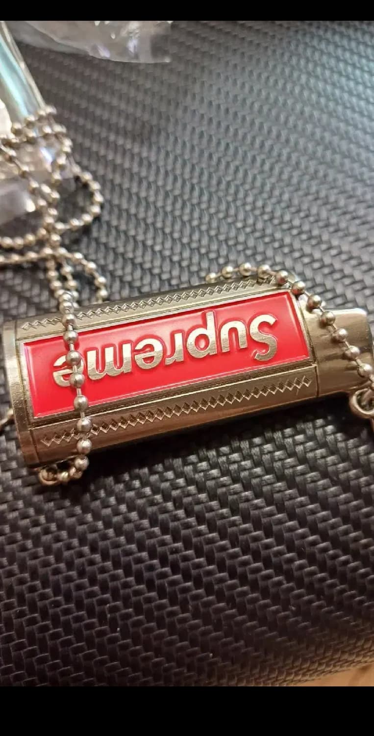 슈프림 메탈 라이터 홀스터 상품이미지1