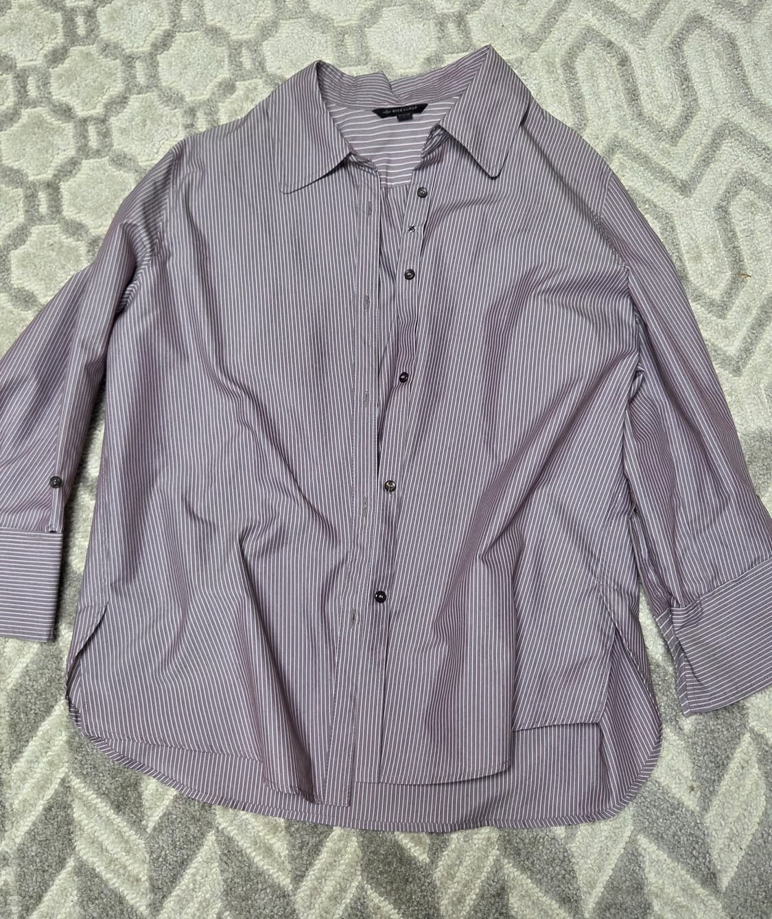 niceclaup
라벤더 퍼플 스트라이프 셔츠 상품이미지1