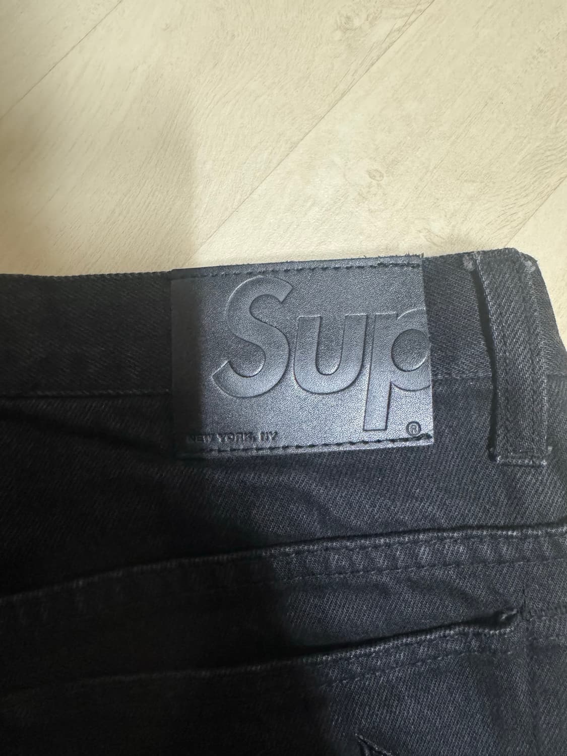 슈프림 x 뉴욕양키스 레귤러 진 워시드 블랙 상품이미지4