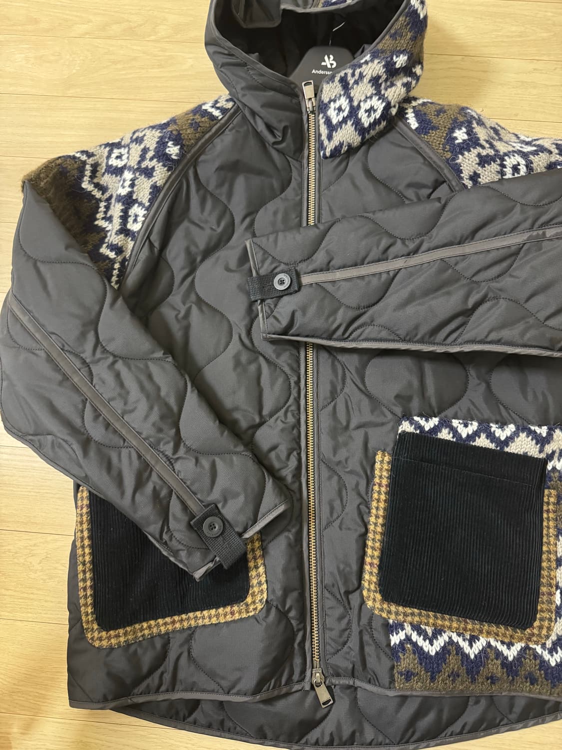 앤더슨벨 니트 패치 퀄티드 점퍼 블랙 S 상품이미지2