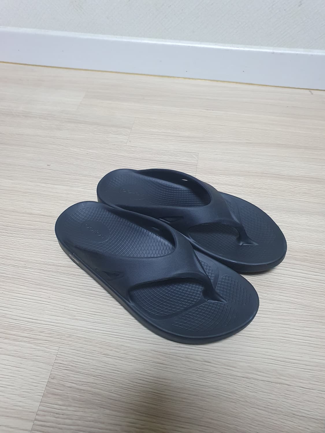 OOFOS 우포스 블랙 쪼리 270 상품이미지2