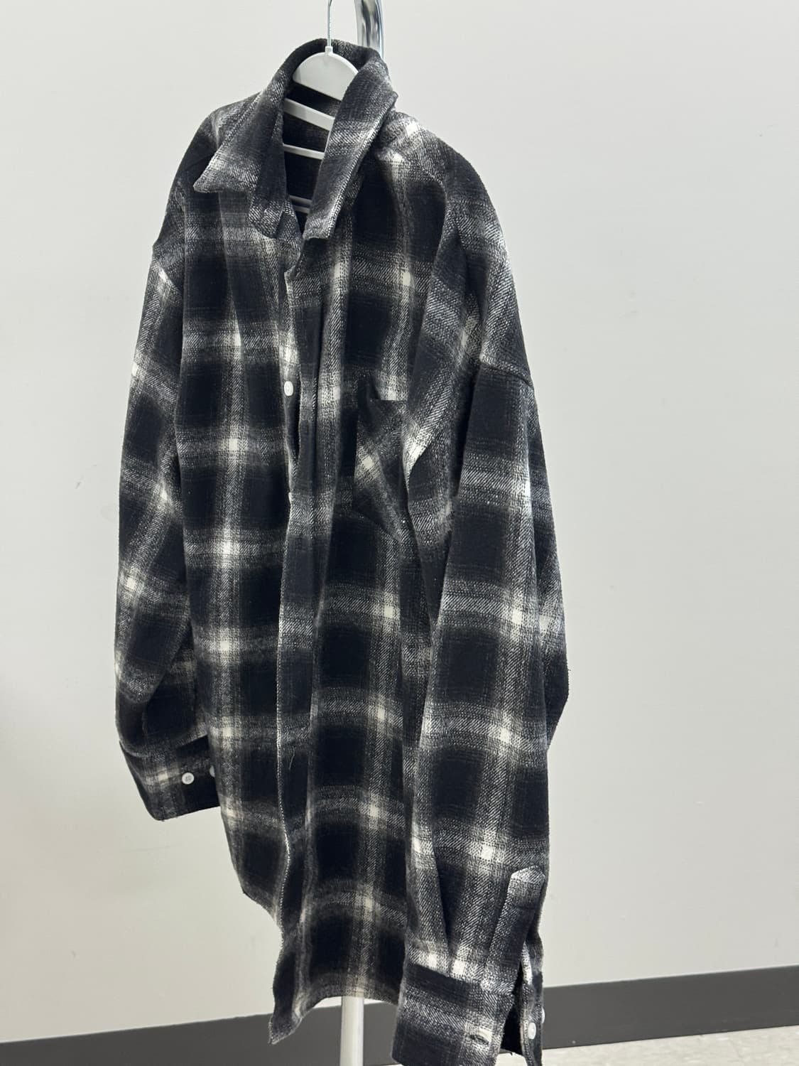 AVANDRESS 블랙 화이트 모직 체크 셔츠  상품이미지3