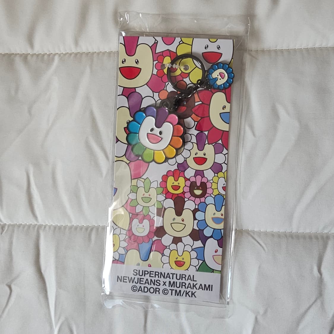 미개봉 새제품) 뉴진스 X 무라카미 MURAKAMI 메탈 키링 플라워 상품이미지1