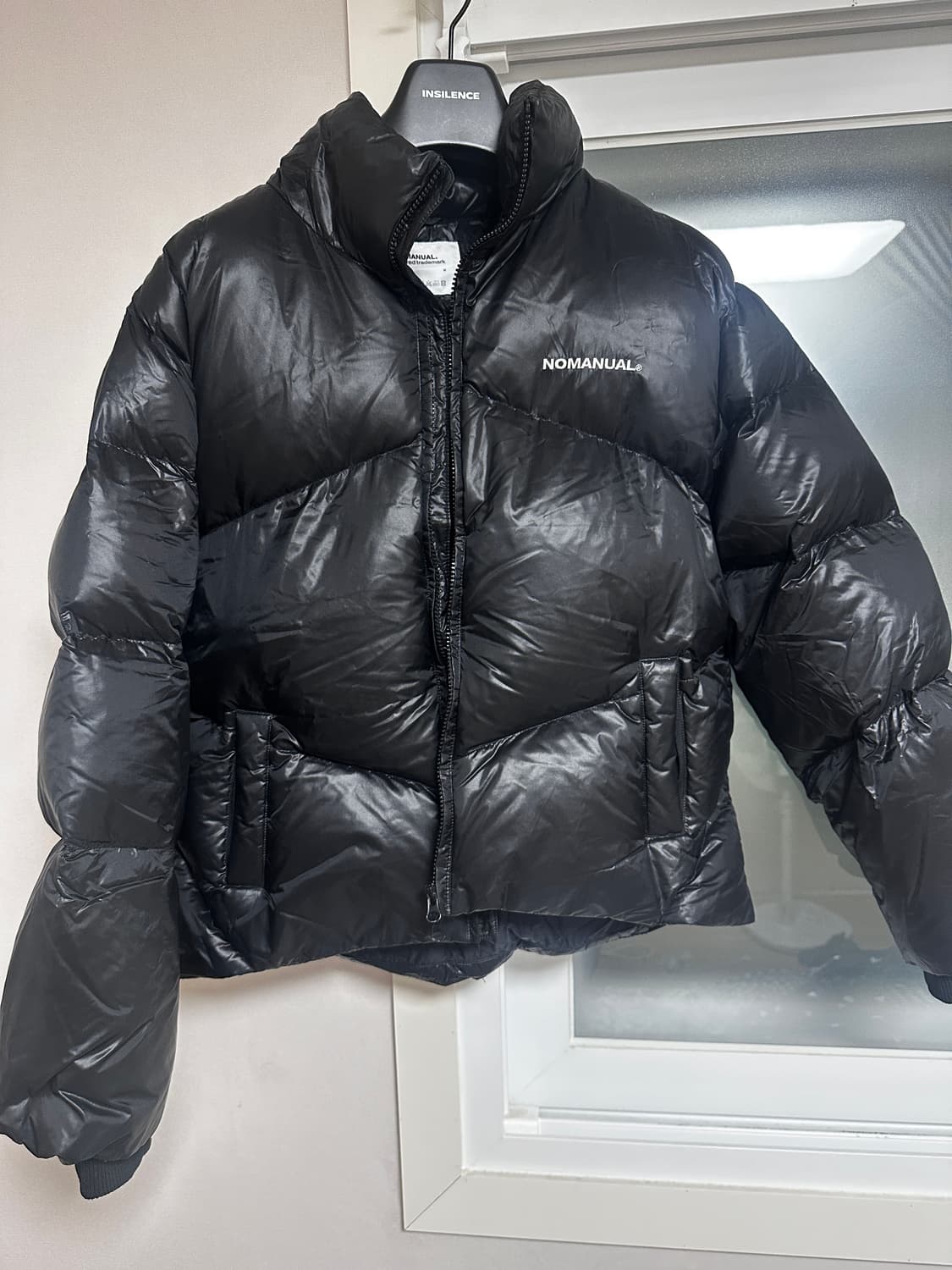 노매뉴얼 글로시 패딩팝니다. 상품이미지2