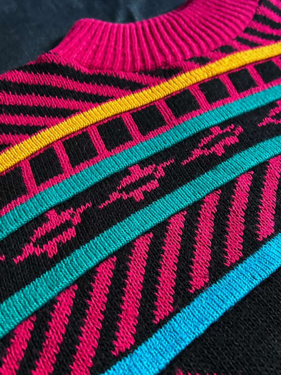 빈티지 패턴 터틀넥 니트 상품이미지3