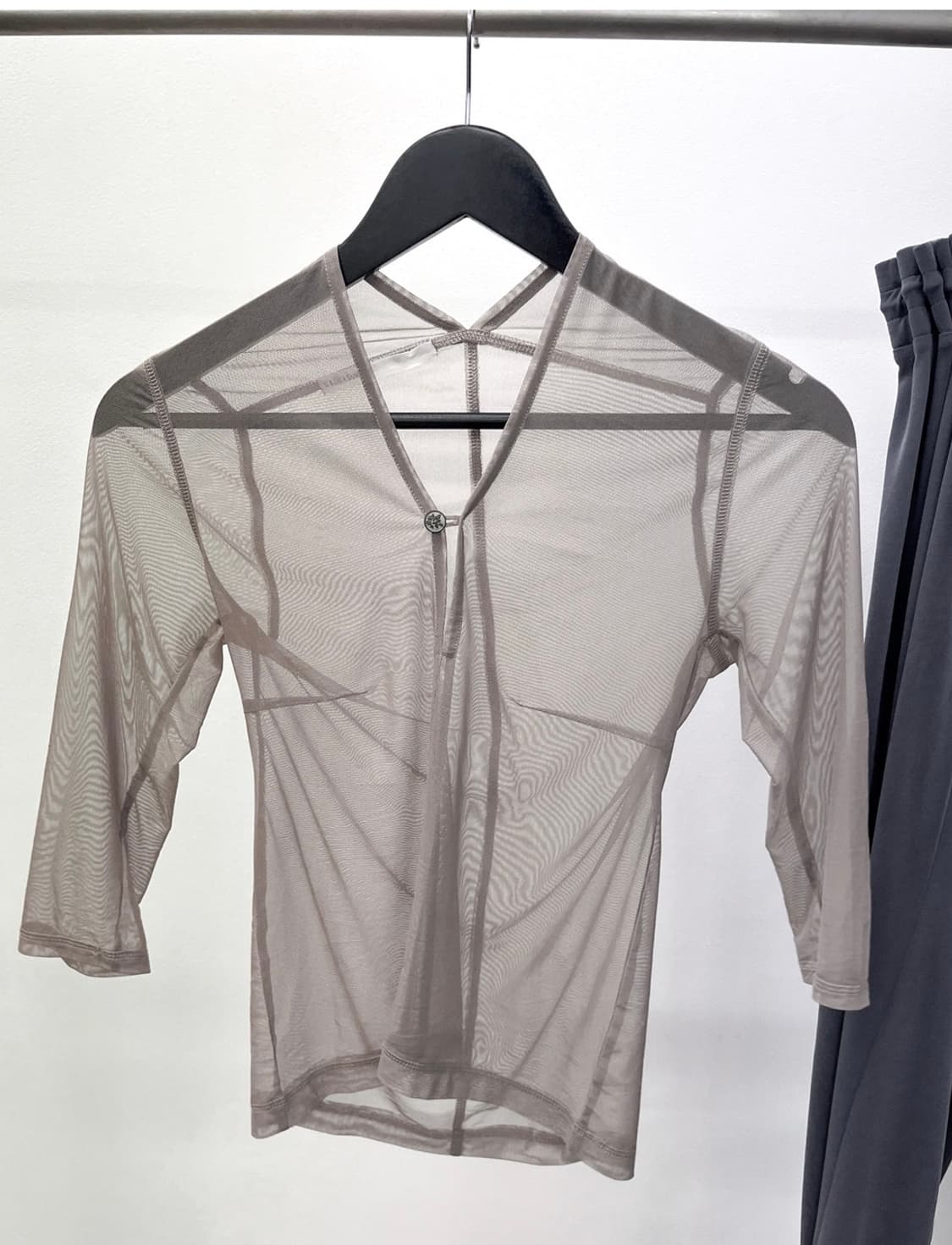 울리카상투스 NAPE MESH TOP (BEIGE) 상품이미지1