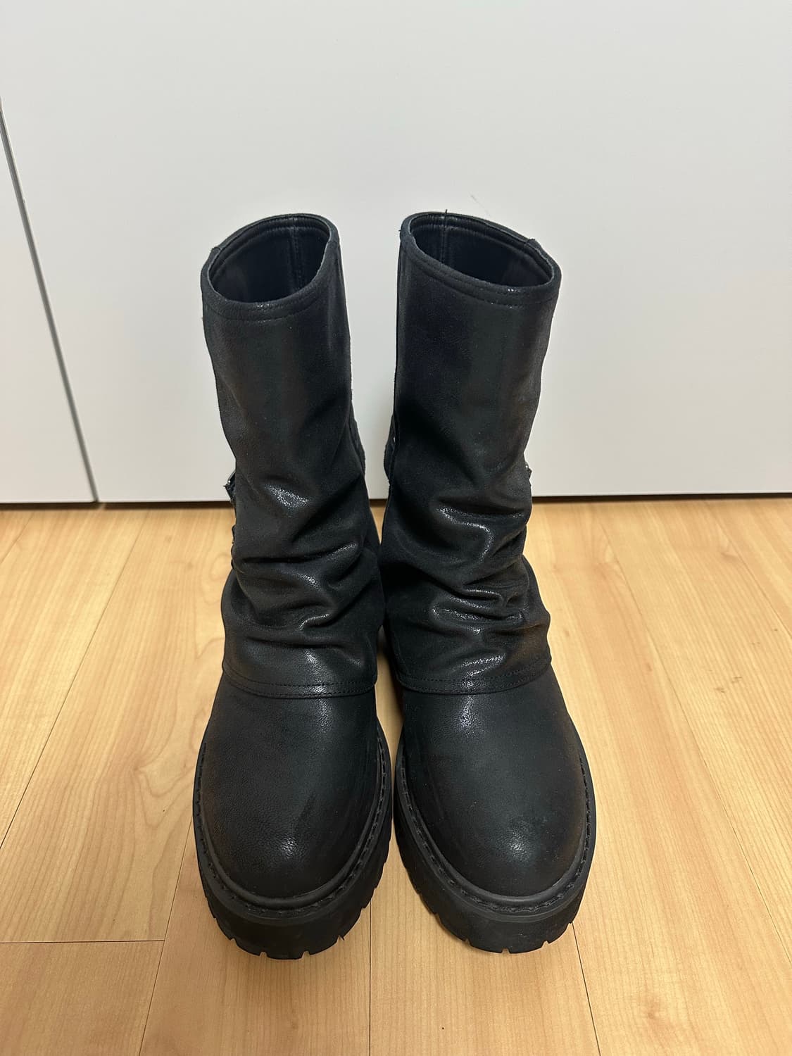 마뗑킴 블랙 레어이드 레더 미들 부츠 240사이즈 상품이미지4