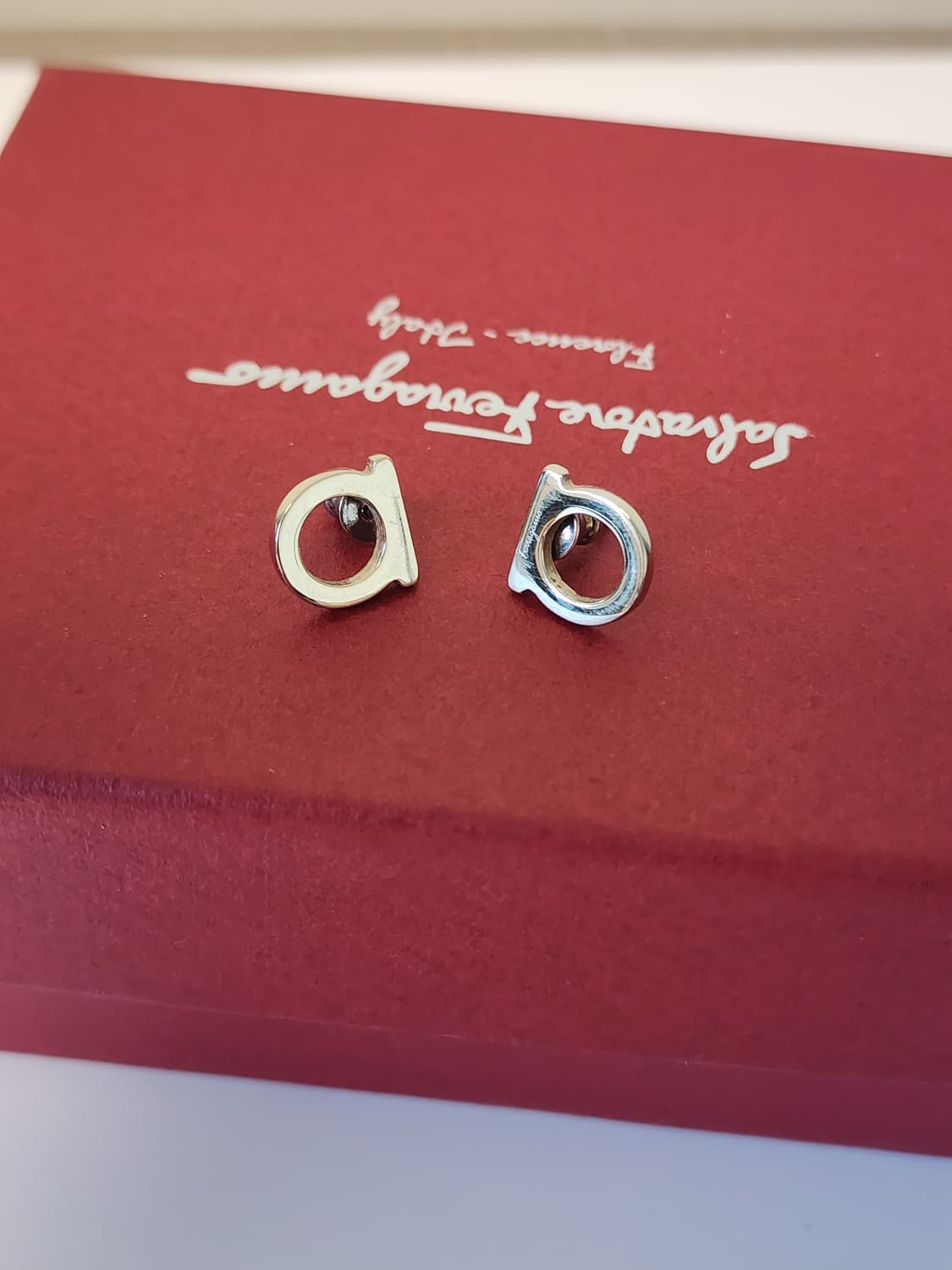 페라가모 간치니 로고 귀걸이  상품이미지4