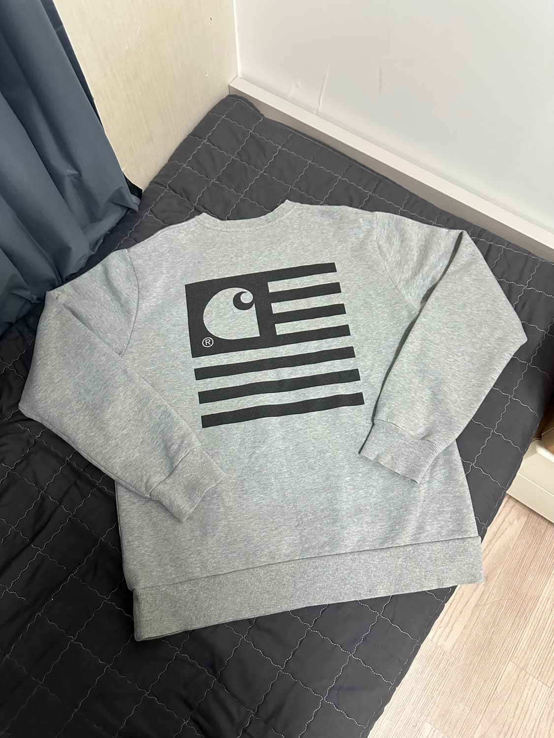 칼하트 WIP 스테이트 플래그 맨투맨 그레이 L 상품이미지1