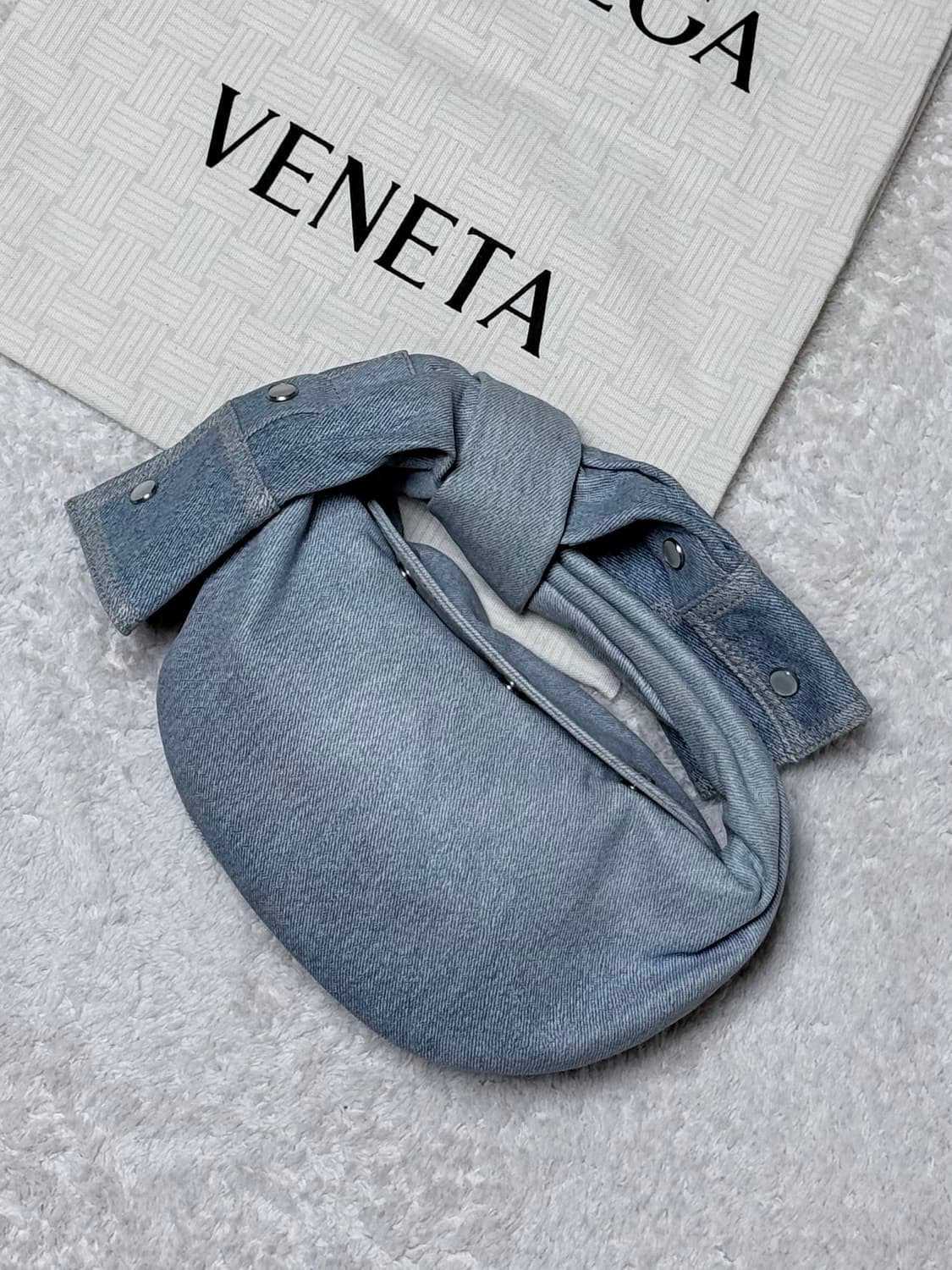 보테가베네타 미니 조디 블루워시드 데님무드 램스킨 (1회 시착) 상품이미지1