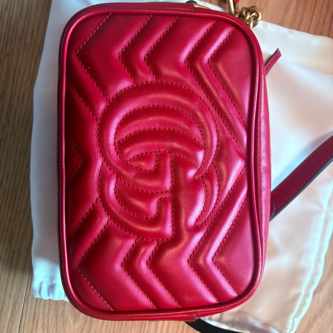 구찌 마몬트 마틀라쎄 체인 크로스백 레드 상품이미지4