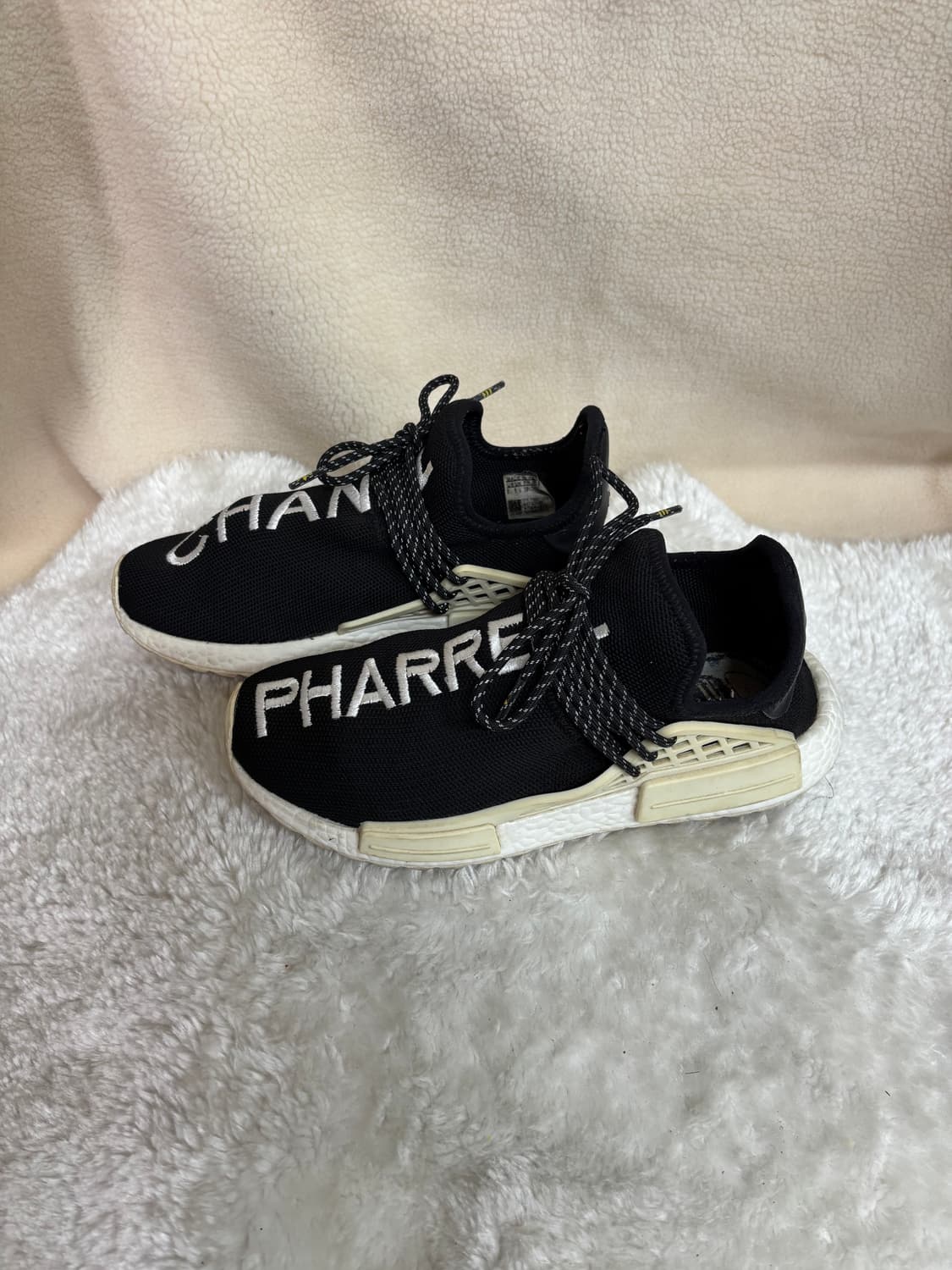 아디다스 샤넬 퍼렐 윌리엄스 협업 Hu NMD 한정판 스니커즈 상품이미지2