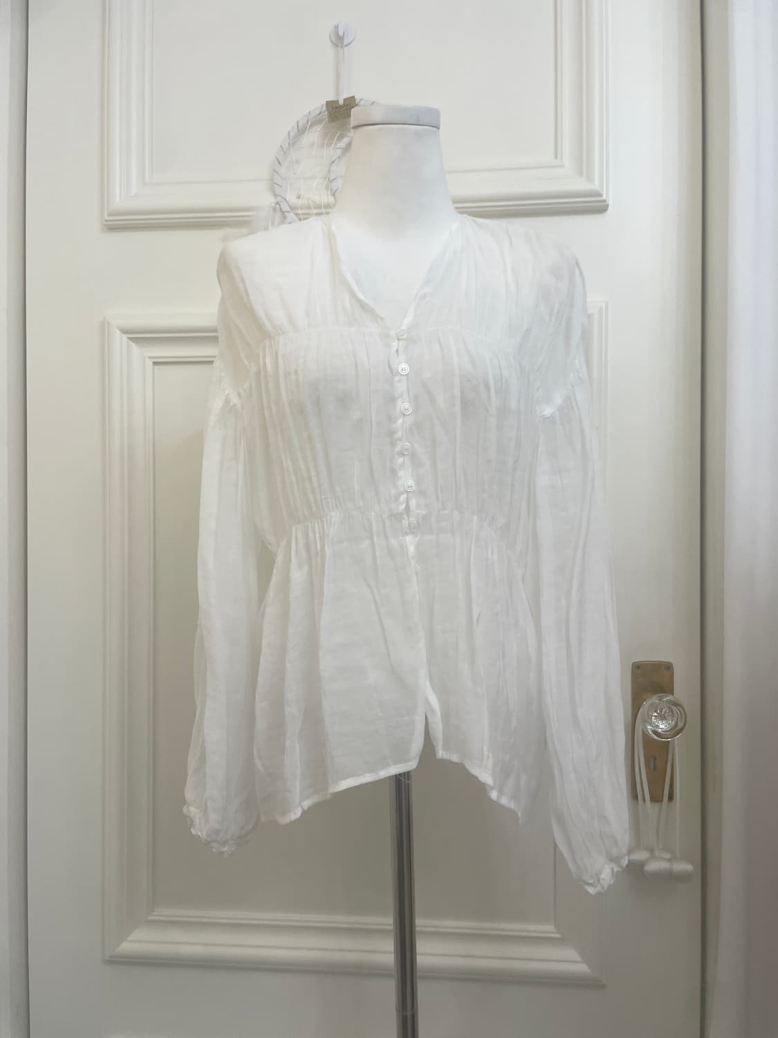 white wrinkle button point blouse 상품이미지1