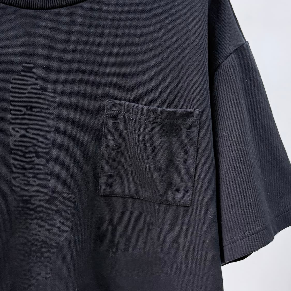 [S급/2XL] 루이비통 LV 모노그램 포켓 반팔 니트 블랙 상품이미지2