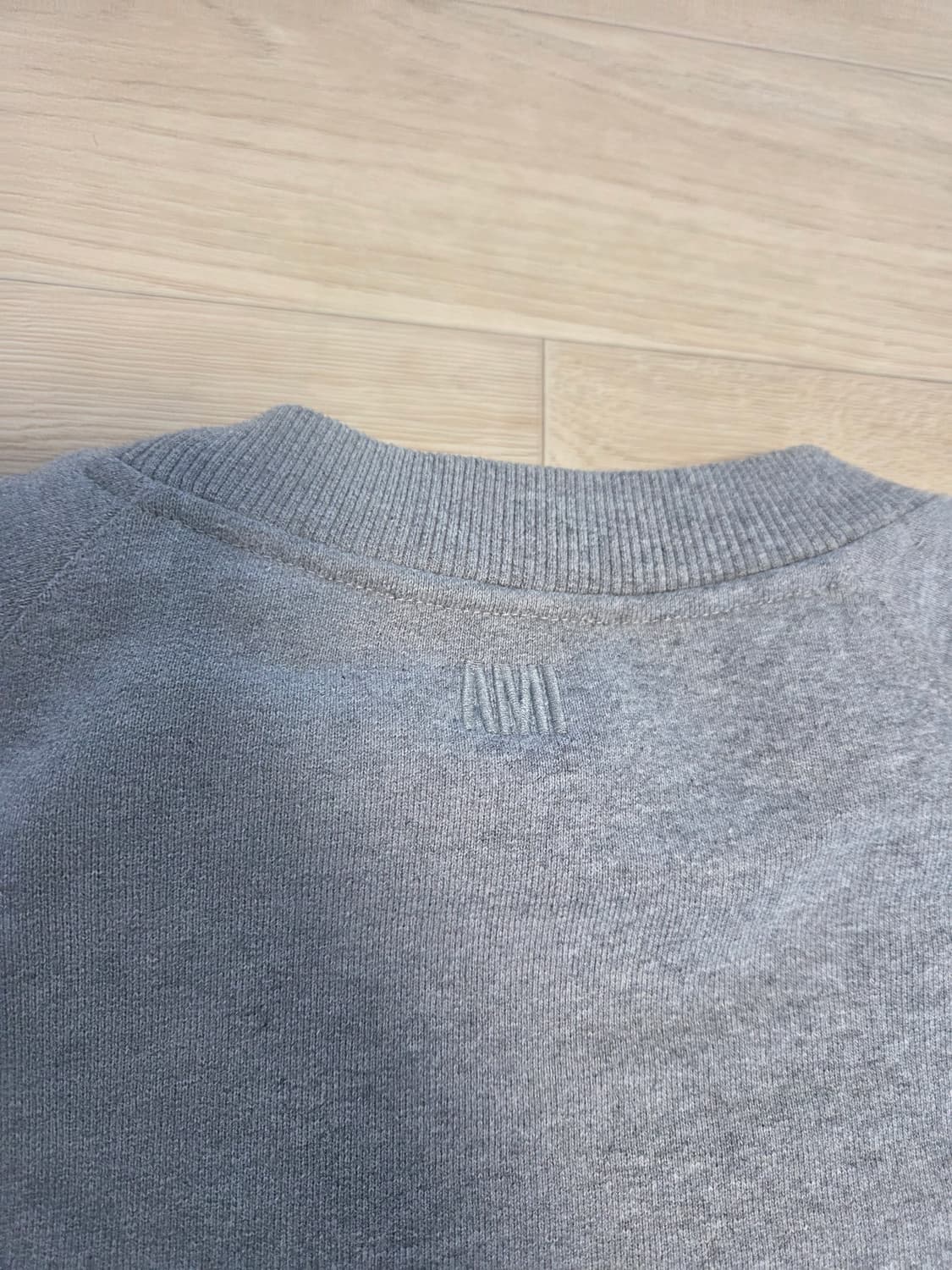 [L] 아미 빅하트 자수로고 맨투맨 상품이미지4