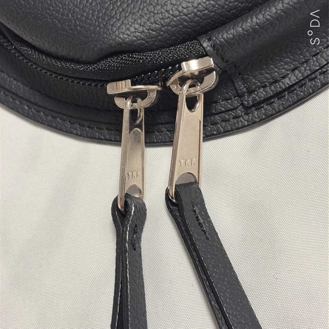 이우가마카리스 Triple Covered Crow Buckle Bag 상품이미지7