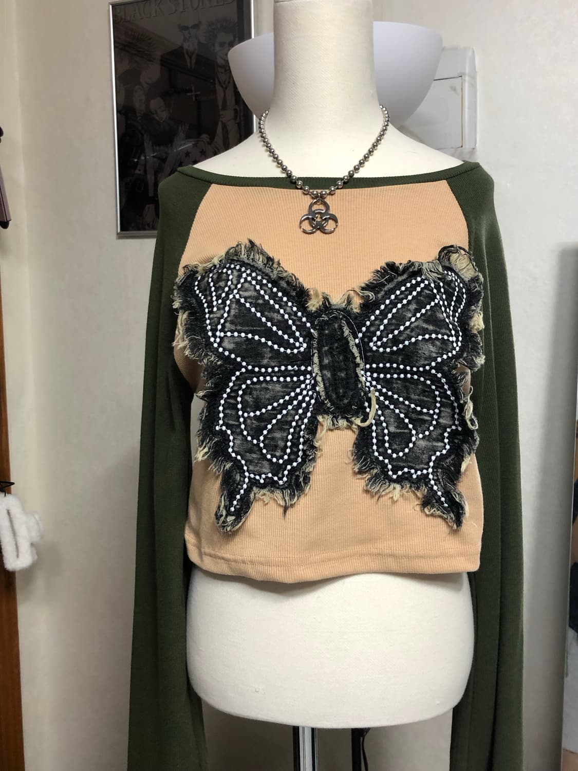 나비디테일 펑크 롱슬리브 상품이미지1