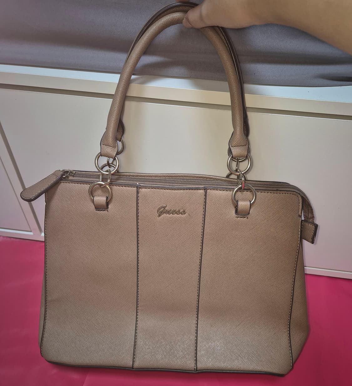 Guess 게스 베이지 레더 숄더백 상품이미지2