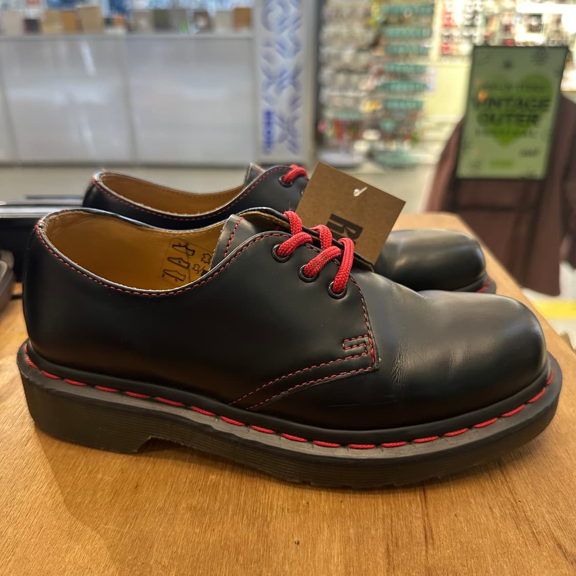 닥터마틴 1461 ‘블랙/레드 스티치’ 상품이미지7