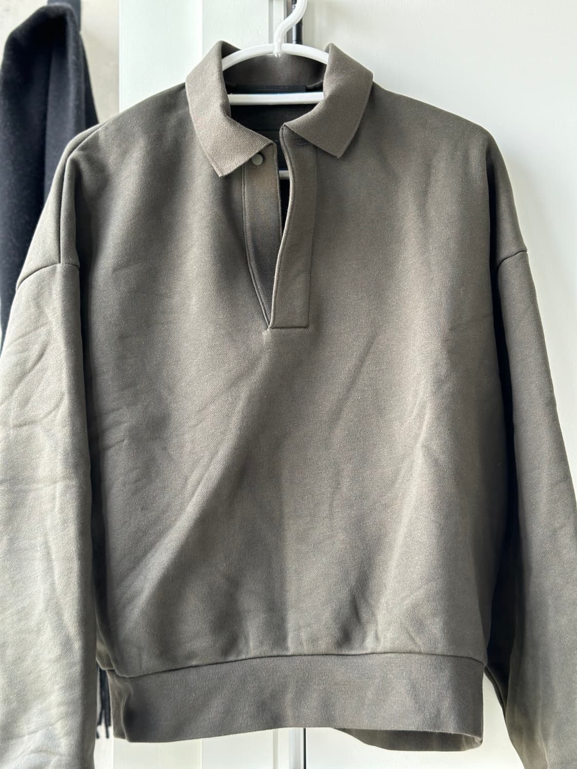 [XS] 피오갓 에센셜 폴로 스웻셔츠 상품이미지2