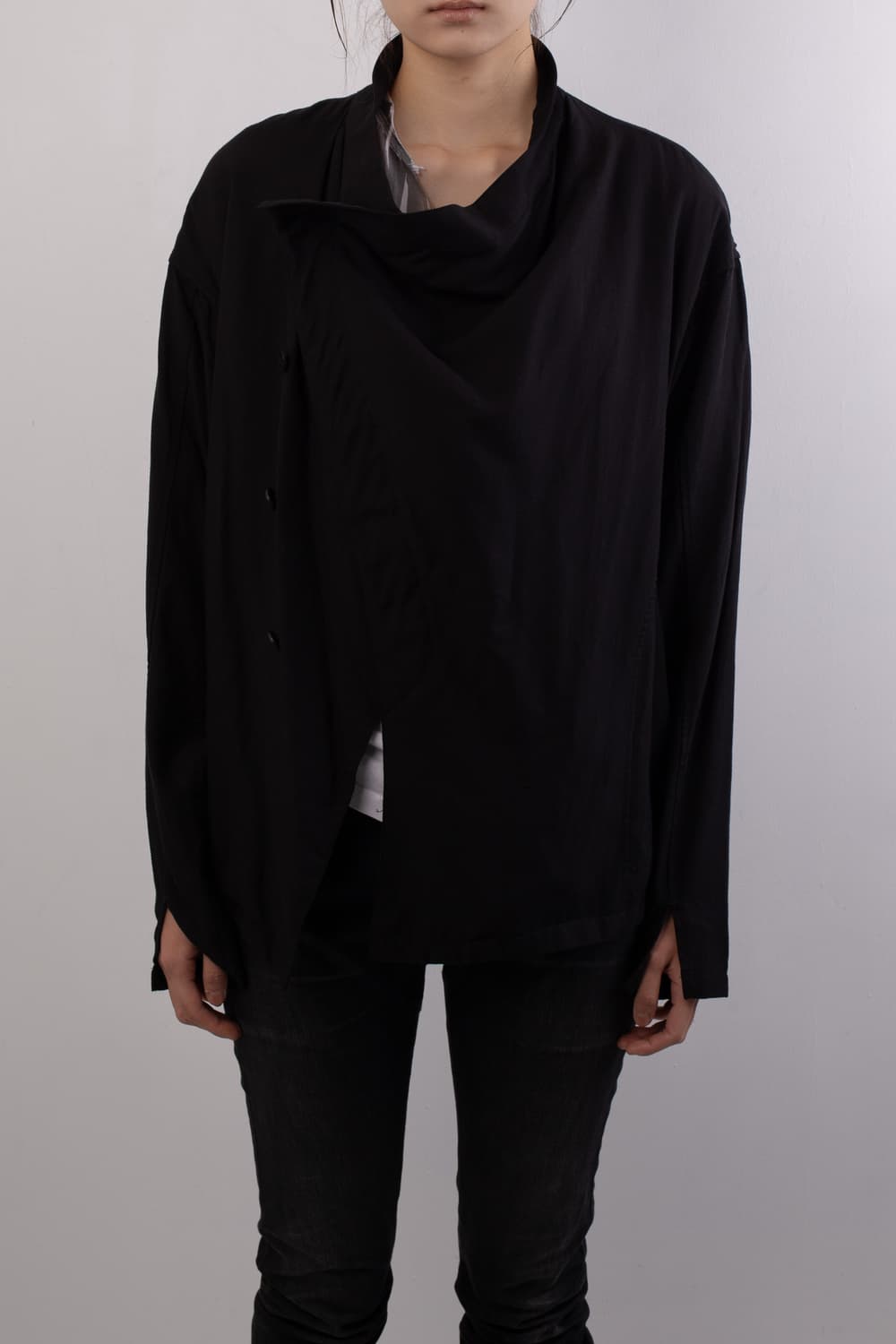 JULIUS COWL NECK ASYMMETRIC JACKET 상품이미지2