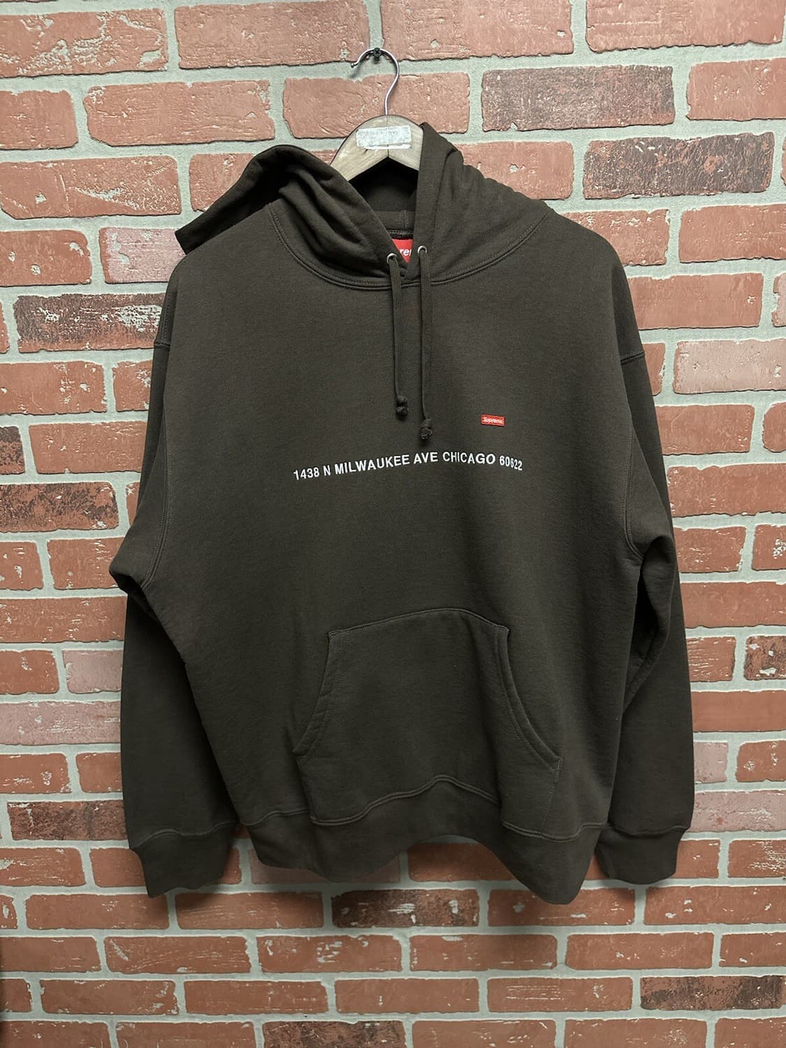 슈프림 시카고 어드레스 후드티 초콜릿 브라운 상품이미지1