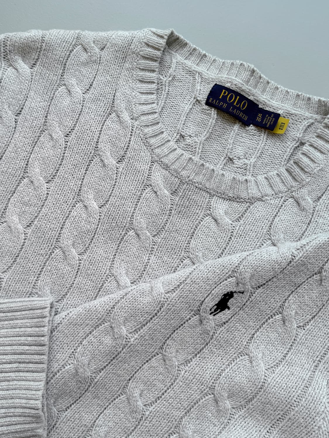 폴로 랄프로렌 루즈핏 신형 QR라벨 라이트 그레이 꽈배기 니트 상품이미지2