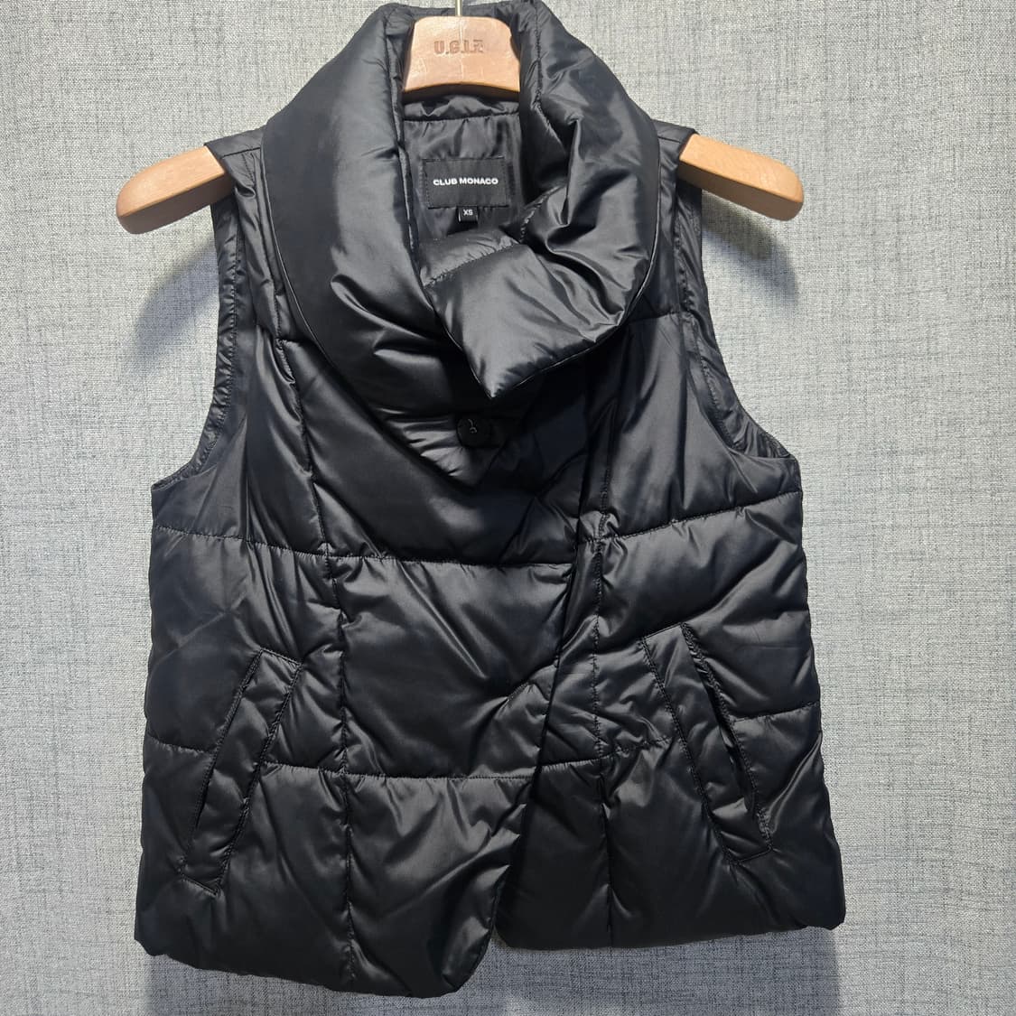 클럽모나코 블랙 패딩 조끼  상품이미지1