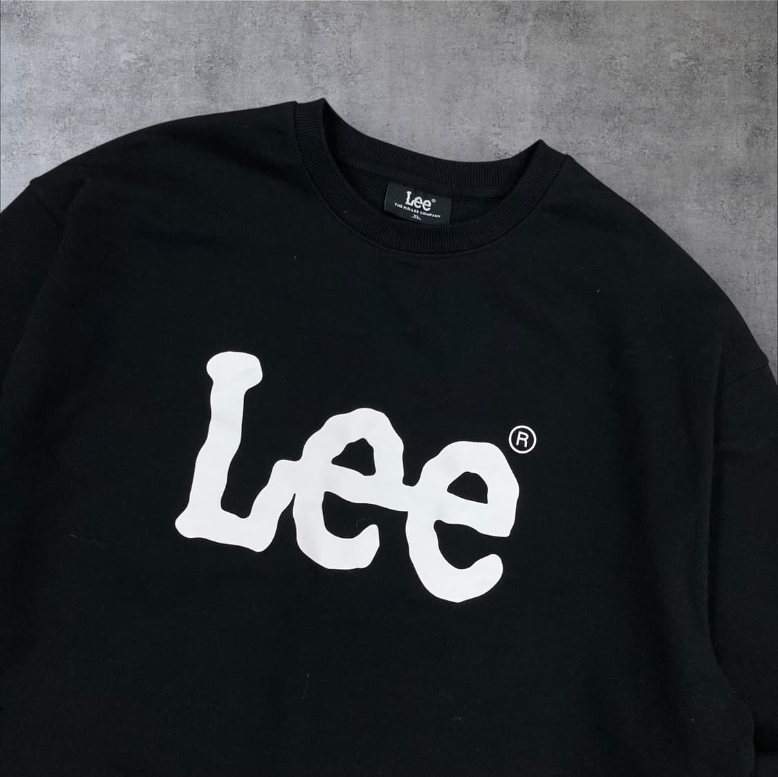 Lee 블랙 컬러 스펠아웃 빅로고 맨투맨 상품이미지2