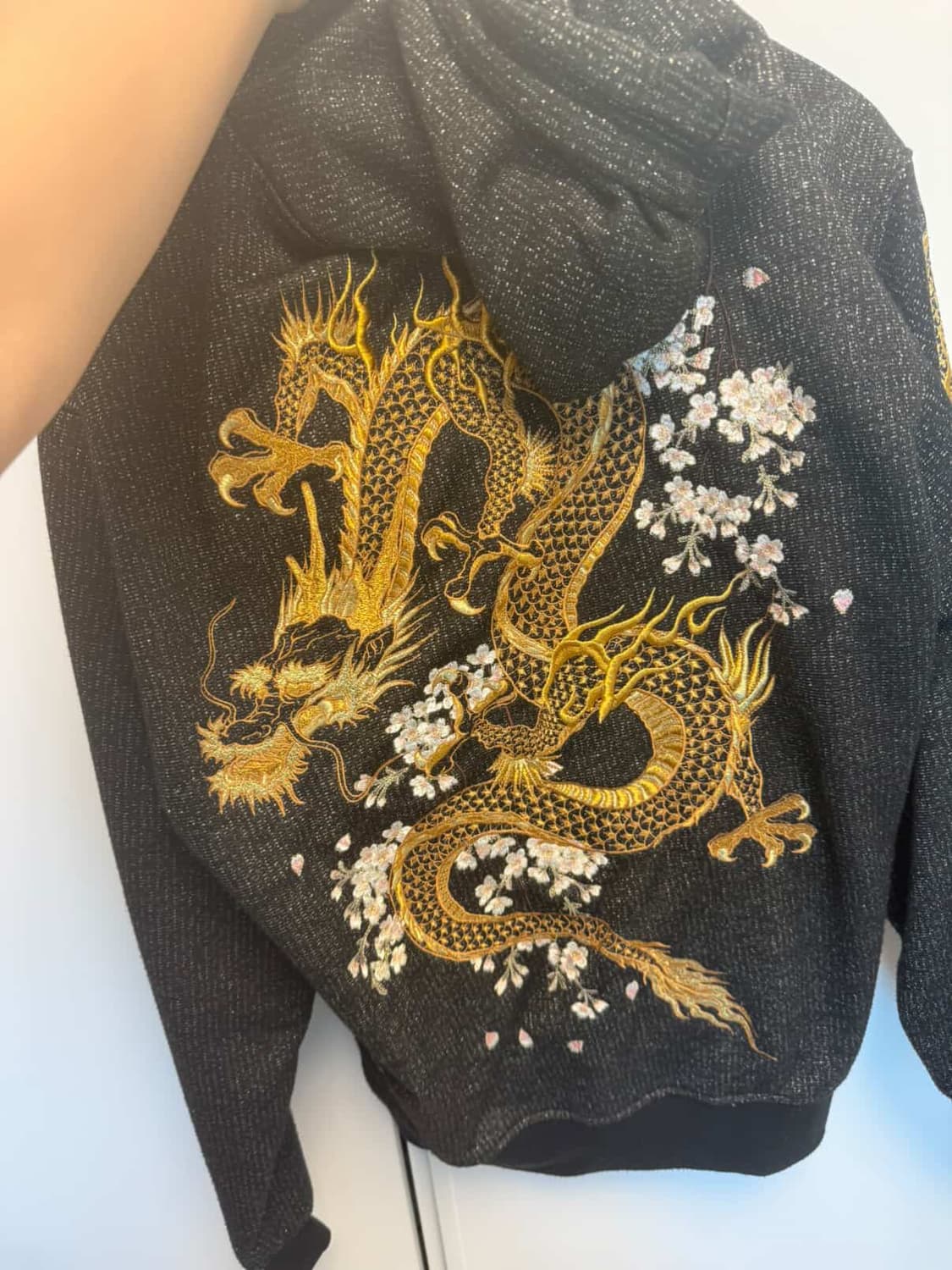 오리앤탈 용 자수 후드집업 판매합니다 상품이미지1