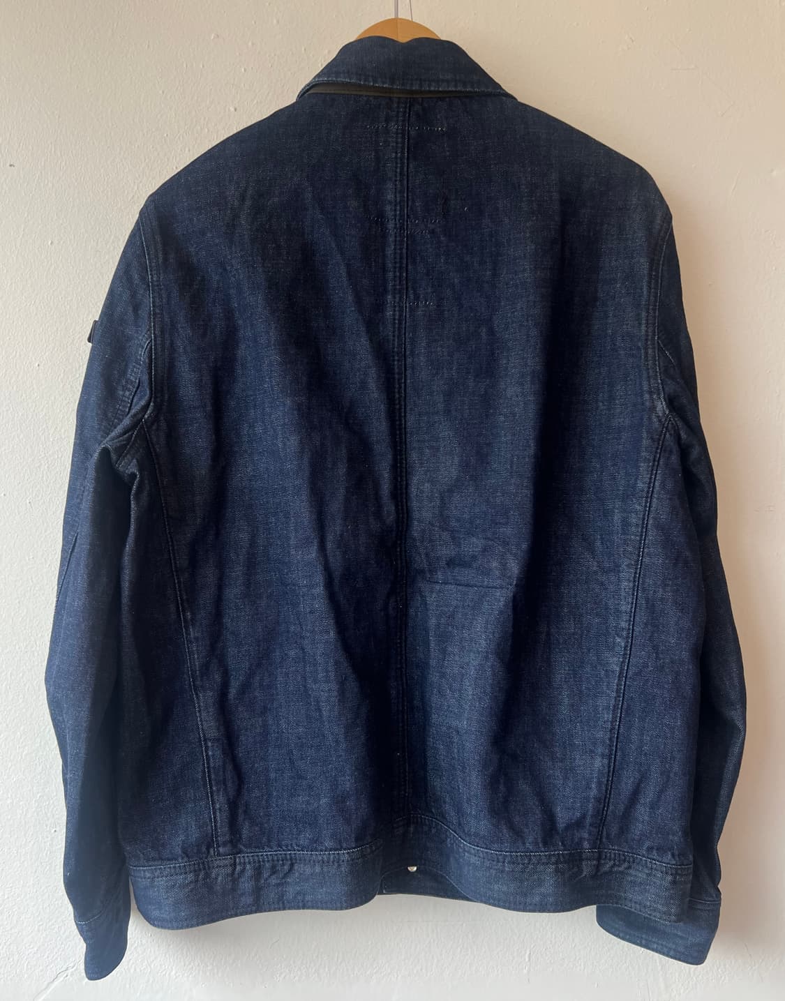 내셔널지오그래픽 남성 진청 데님 워크자켓

 상품이미지9