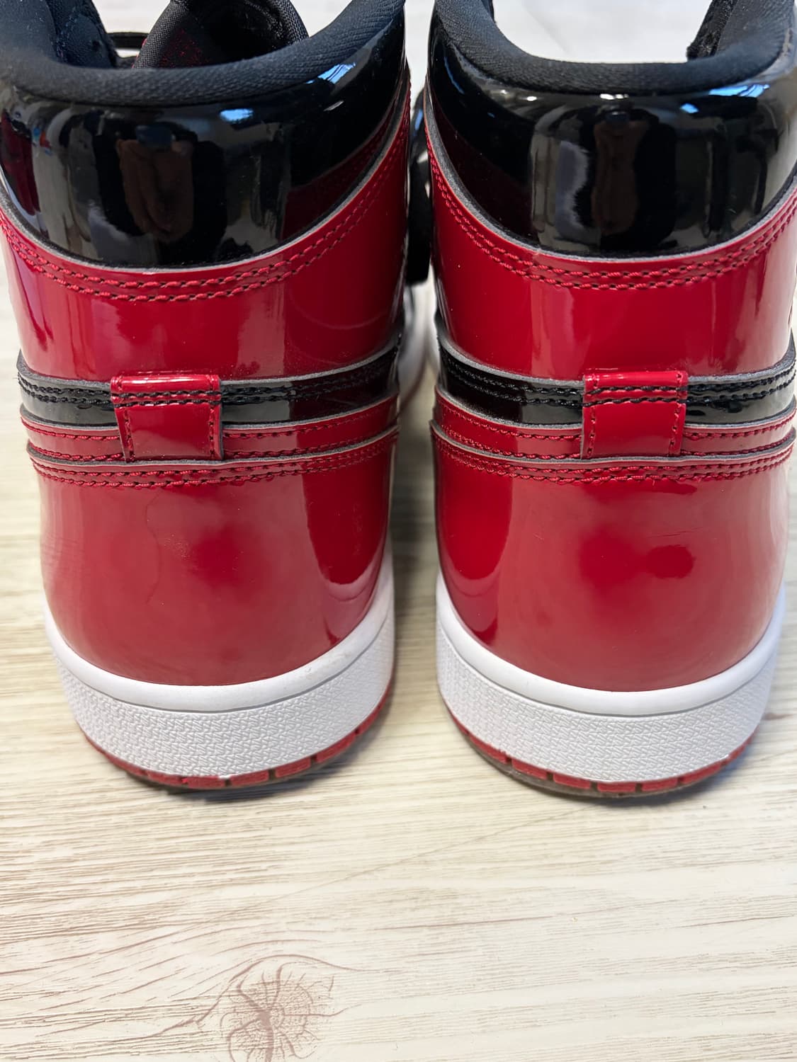 조던 1 레트로 하이 OG 페이턴트 브레드 270 상품이미지6