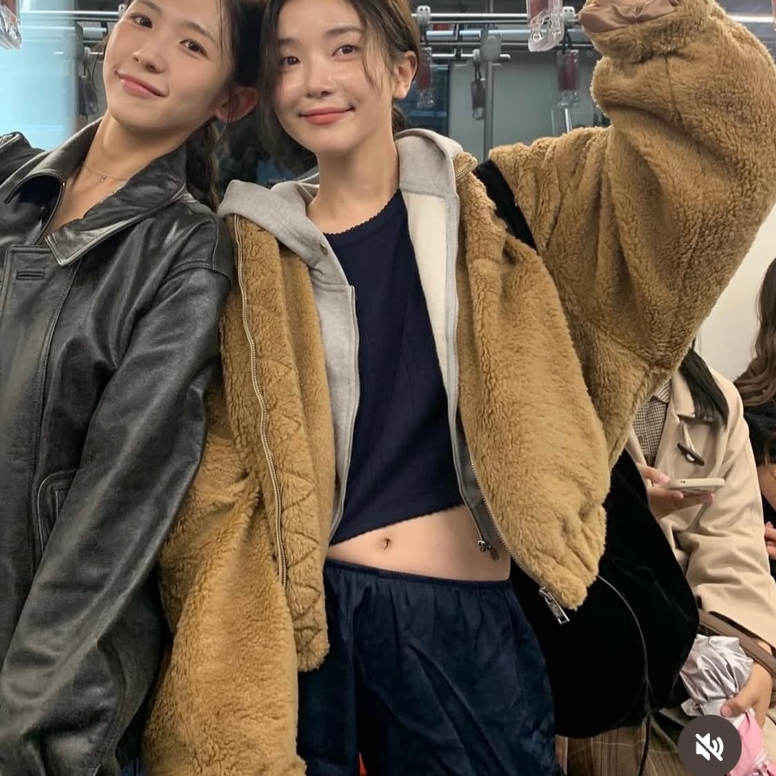 더바넷 에코 시어링 자켓 카멜 브라운 크롭 에코 퍼 상품이미지1