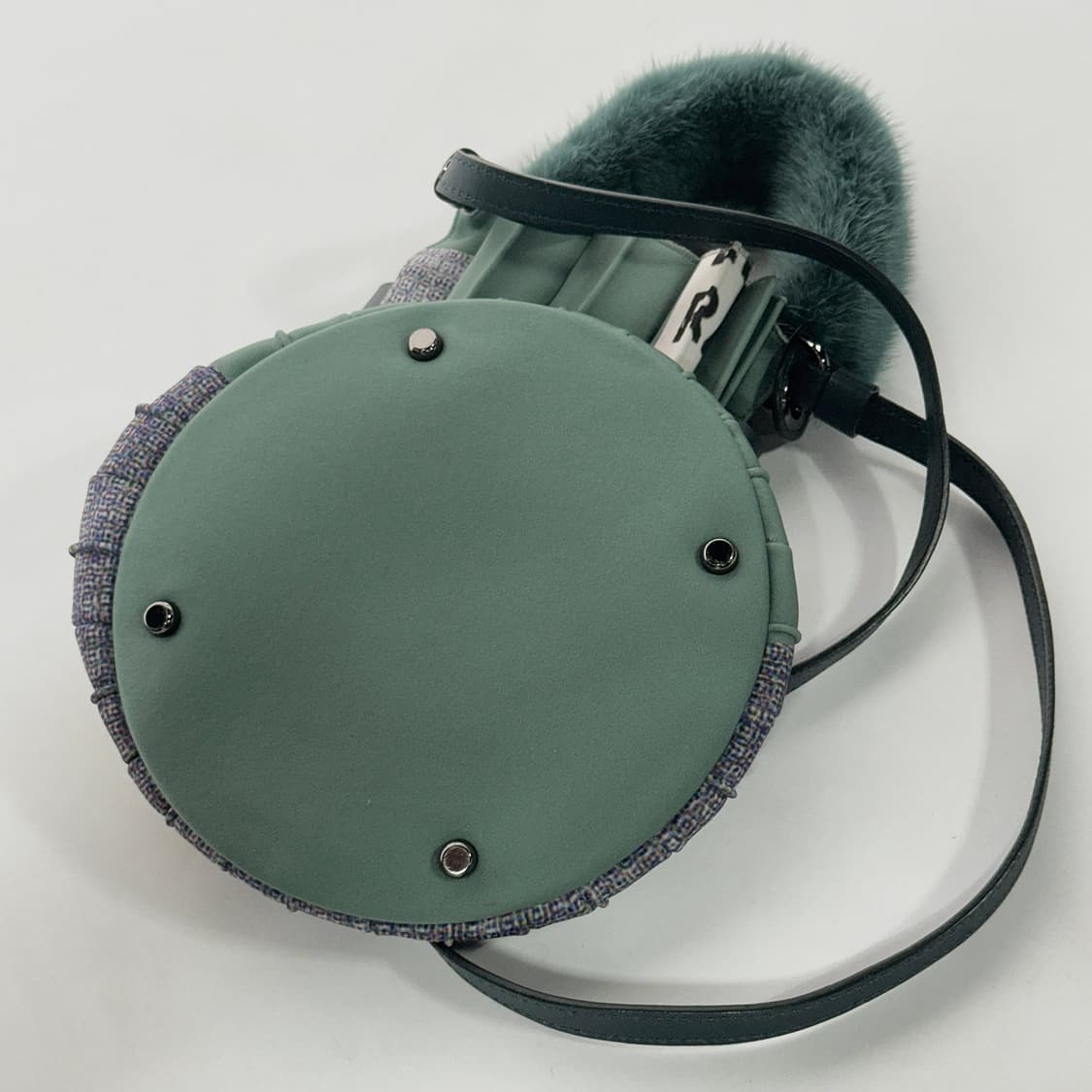 LATT 아코디언 플리츠 폼파도르 백 상품이미지7