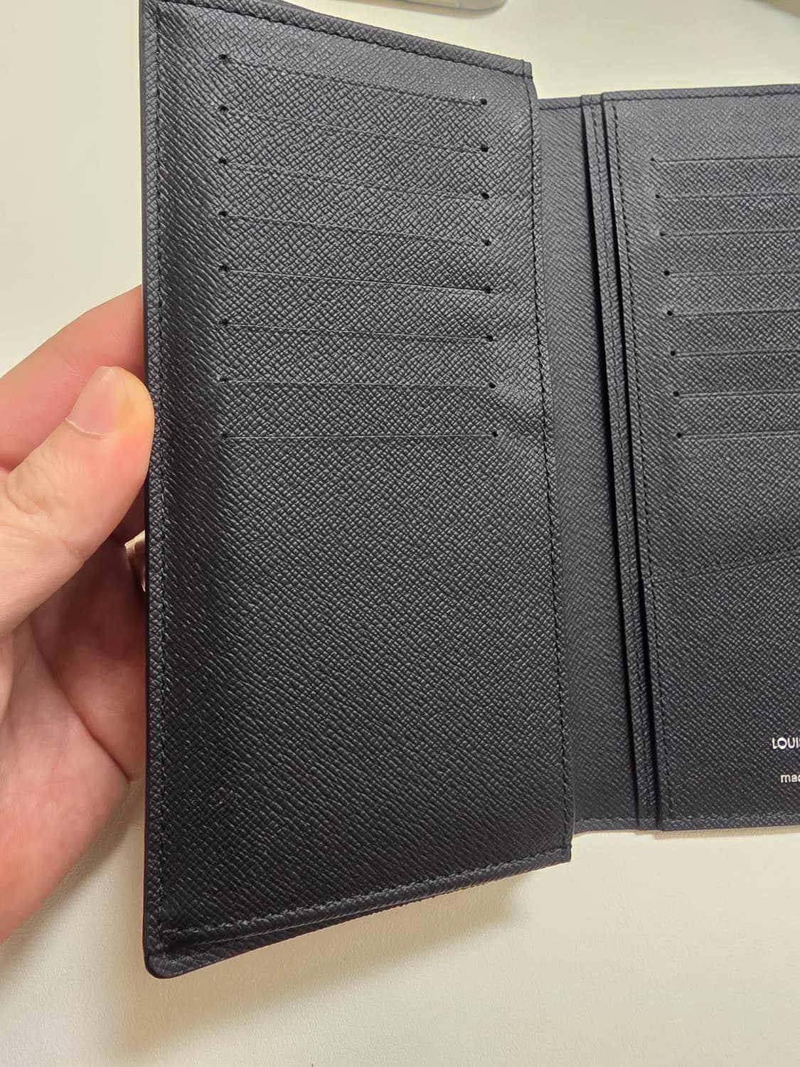 [25년식] 루이비통 브라짜 이클립스 모노그램 장지갑 상품이미지3