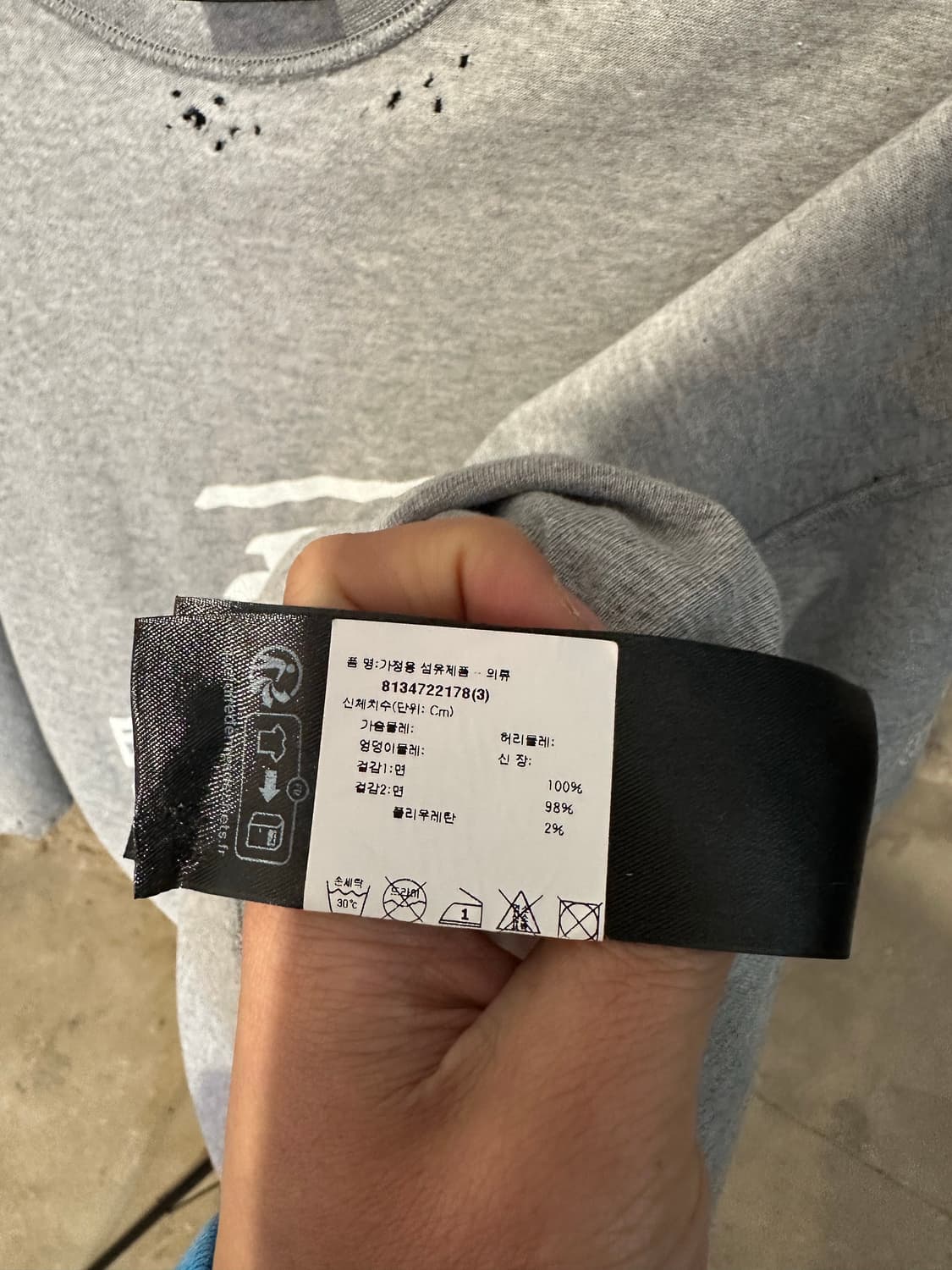 발렌시아가 AI 제너레이티드 미디움핏 반팔 상품이미지6